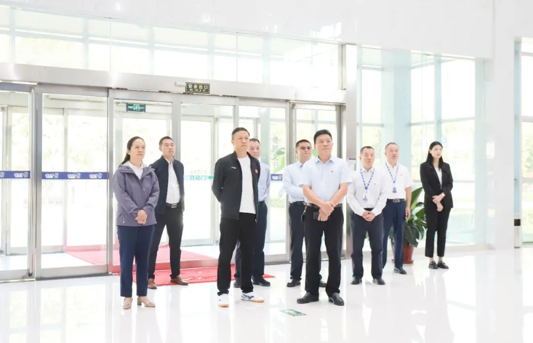 快樂過“雙節”，安全不放假｜河南農投集團黨委書記、董事長李曉寰一行蒞臨花花牛乳業集團開展“雙節”安全生產大檢查活動并慰問一線職工、