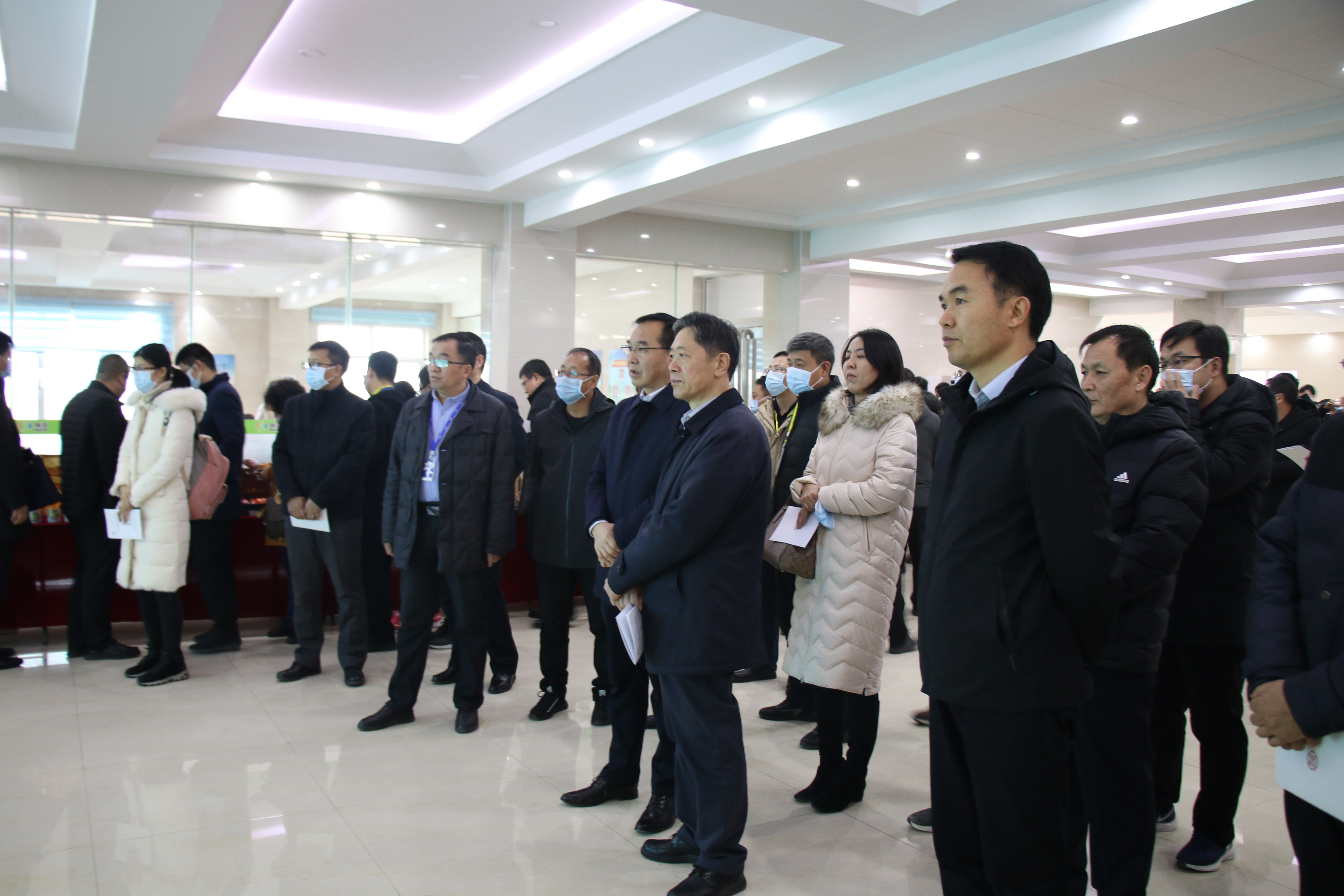 花花牛 | 農業農村部農業綠色發展考察團蒞臨花花牛魯山瑞亞參觀調研