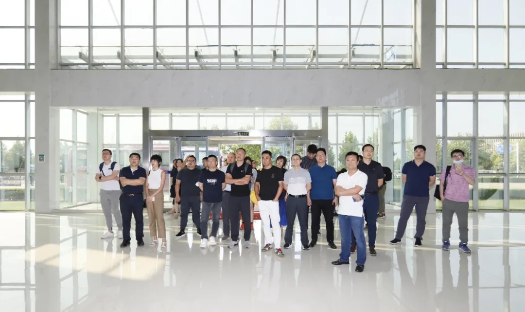 快訊 | 長江商學院智能制造學會走進花花牛乳業集團