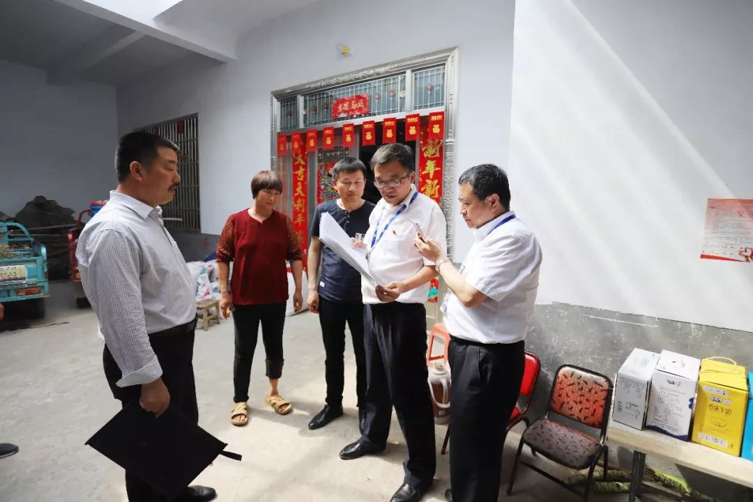 花花牛乳業(yè)集團走訪慰問貧困戶 結(jié)對幫扶暖人心 花花牛乳業(yè)集團走訪慰問貧困戶 結(jié)對幫扶暖人心