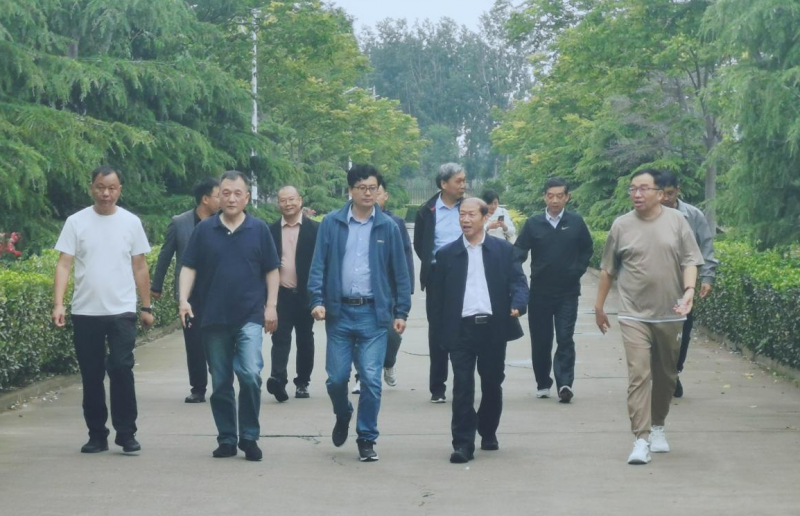 花花牛丨河南農(nóng)業(yè)大學黨委副書記、校長介曉磊一行蒞臨花花牛河南瑞亞參觀調(diào)研