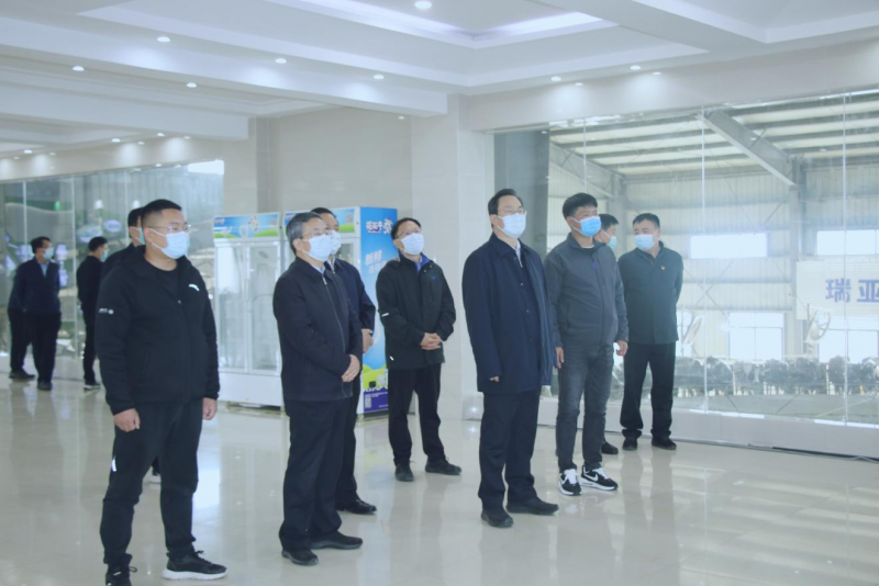 河南省人大常委會黨組書記、副主任孔昌生蒞臨花花牛魯山瑞亞牧場參觀調研